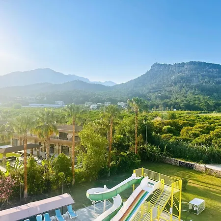 Hotel Pera Aura & 4*