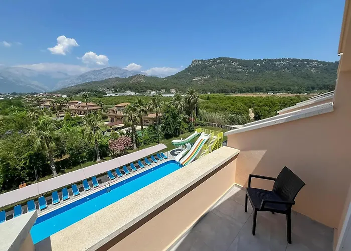 Pera Aura & מלון קמר